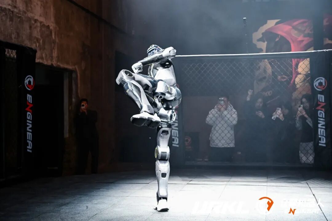 一场机器人格斗，为何价值千万黄金？解码众擎URKL联赛背后的产业雄心 | 前沿在线